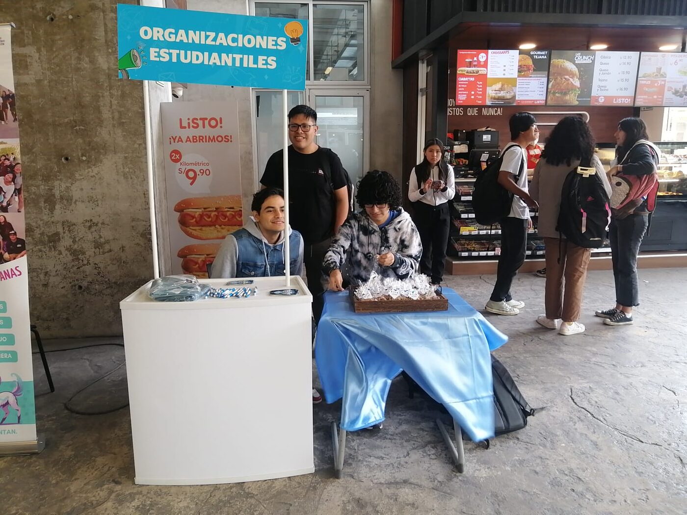 Stand de dulces de organizaciones estudiantiles